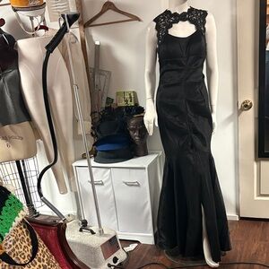 Escape Y2K Classic Black Lace-Trim Evening Gown